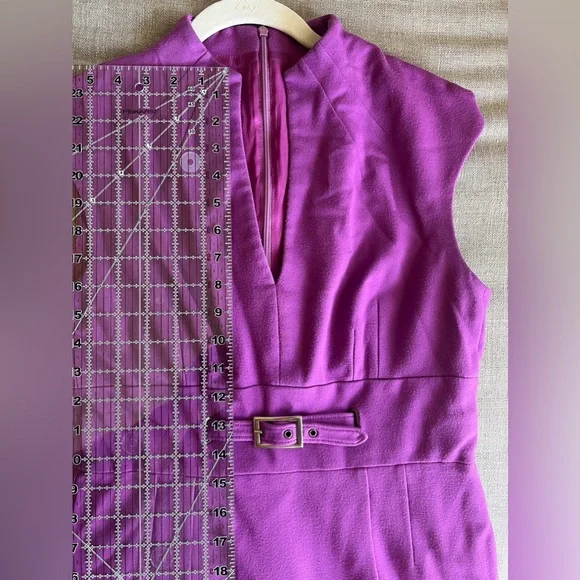 TRINA TURK V-neck Buckle Front Dress Size 10 Fuchsia / Purple Soft Mod Sheath - Picture 7 of 9